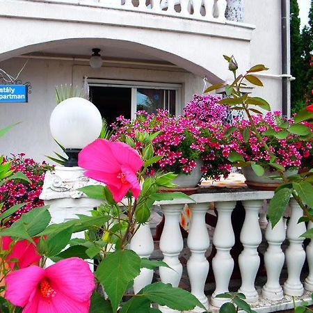 Kristaly Apartman Bed and Breakfast Hévíz Exterior foto