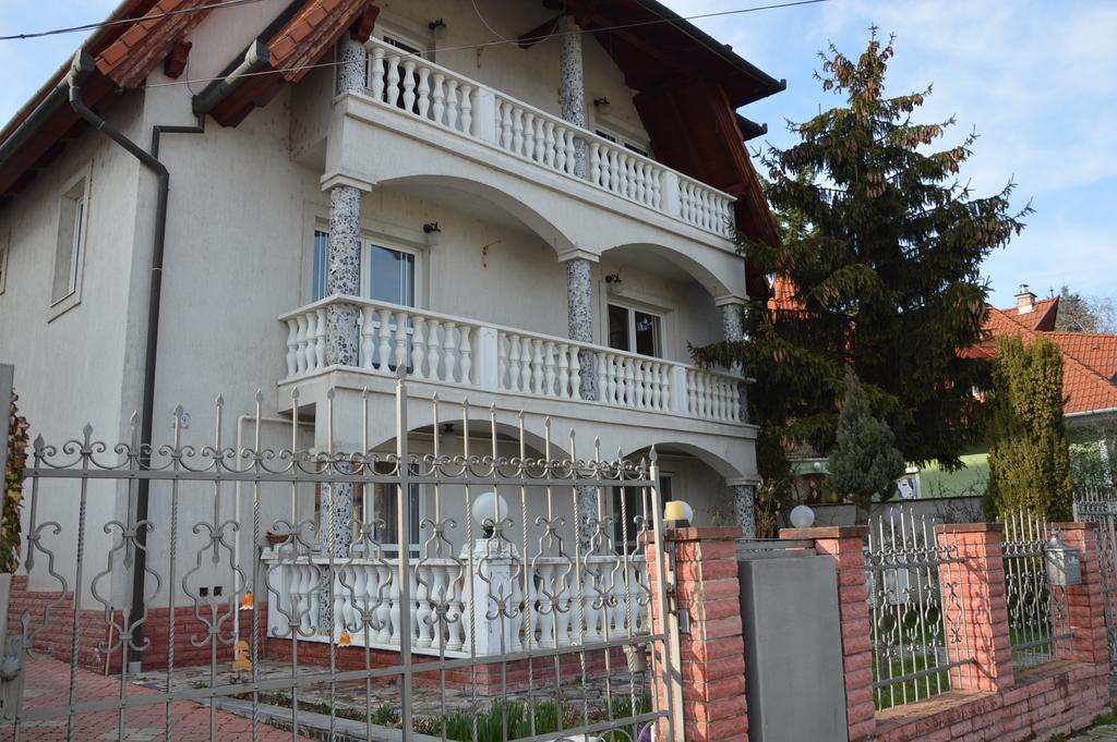 Kristaly Apartman Bed and Breakfast Hévíz Exterior foto
