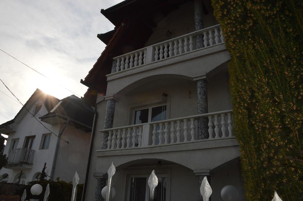 Kristaly Apartman Bed and Breakfast Hévíz Exterior foto