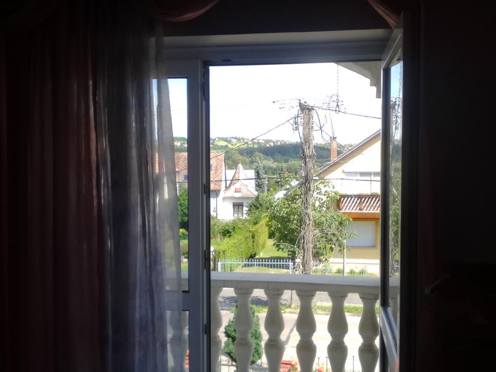 Kristaly Apartman Bed and Breakfast Hévíz Exterior foto