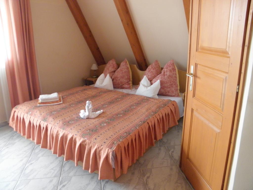 Kristaly Apartman Bed and Breakfast Hévíz Exterior foto