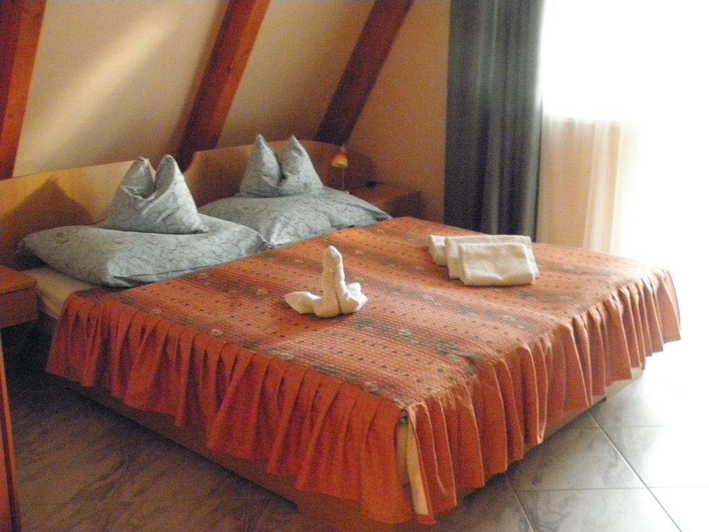 Kristaly Apartman Bed and Breakfast Hévíz Exterior foto