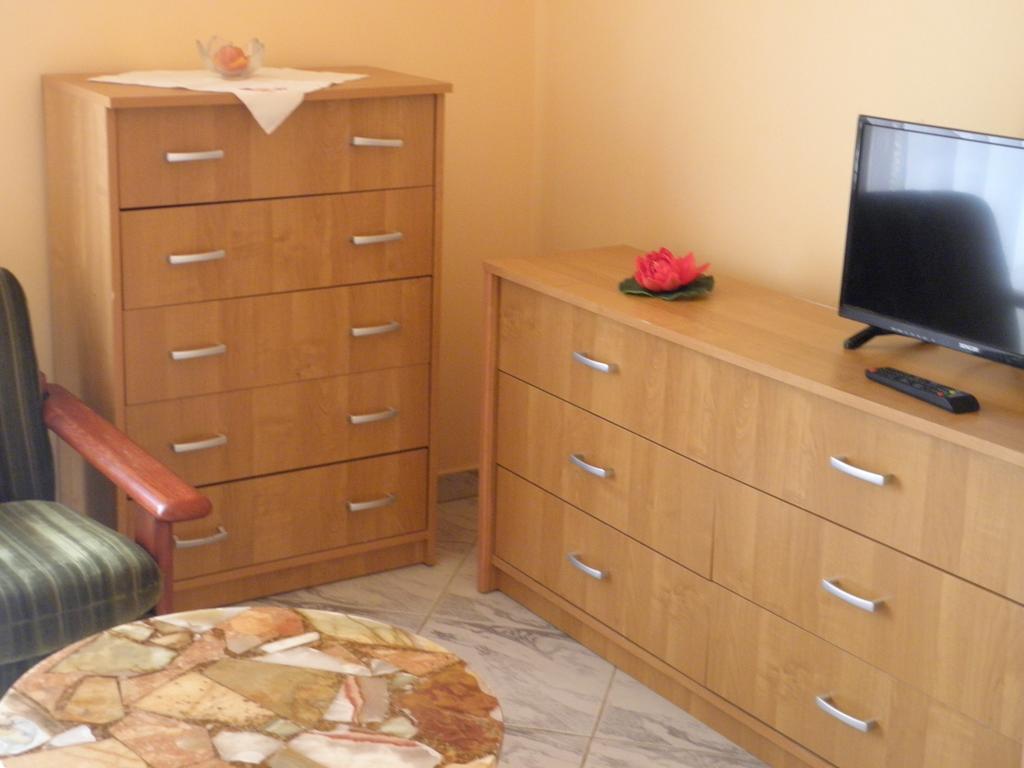 Kristaly Apartman Bed and Breakfast Hévíz Exterior foto