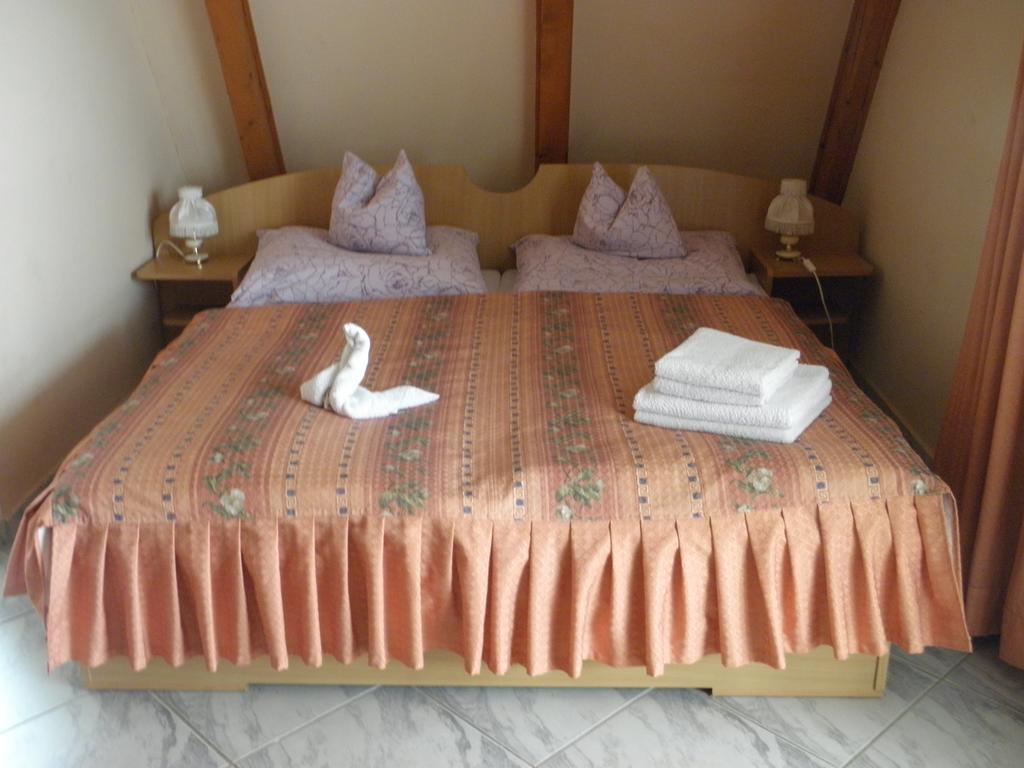 Kristaly Apartman Bed and Breakfast Hévíz Exterior foto