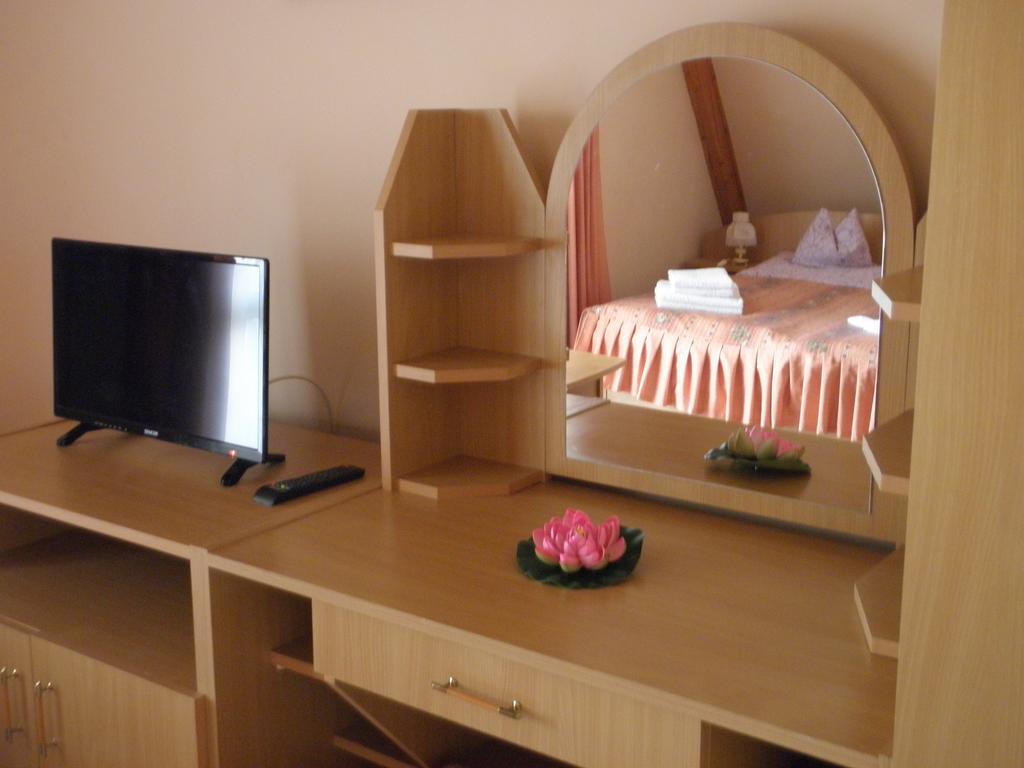 Kristaly Apartman Bed and Breakfast Hévíz Exterior foto