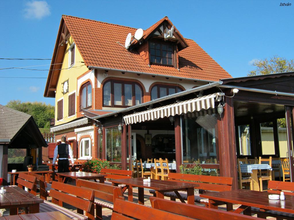 Kristaly Apartman Bed and Breakfast Hévíz Exterior foto
