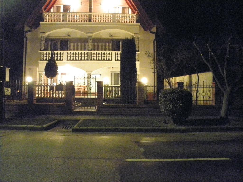 Kristaly Apartman Bed and Breakfast Hévíz Exterior foto