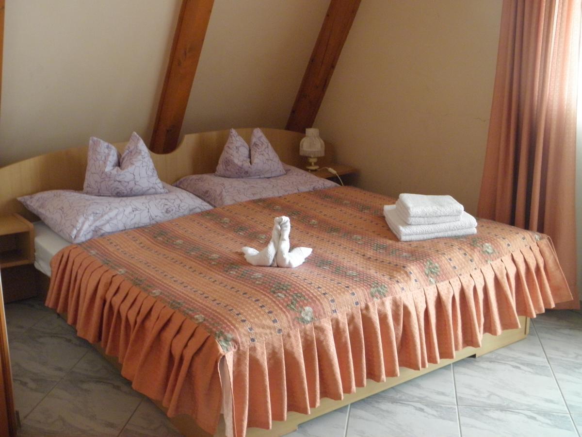 Kristaly Apartman Bed and Breakfast Hévíz Exterior foto